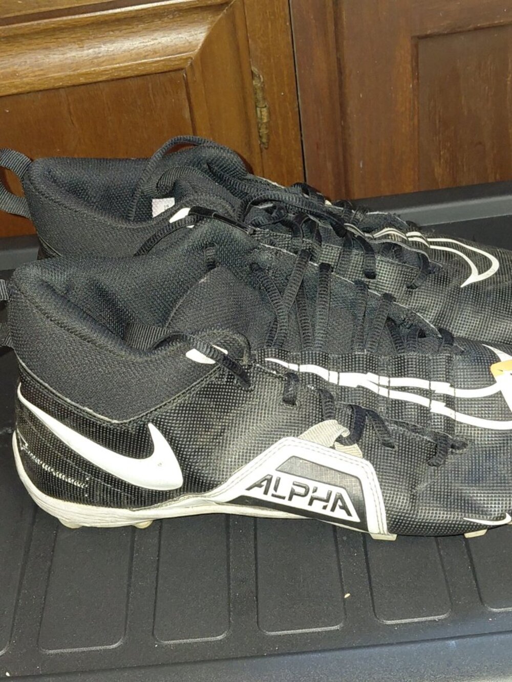Nike Alpha Men’s Football Cleats Size 11 Black White CV0586-001
